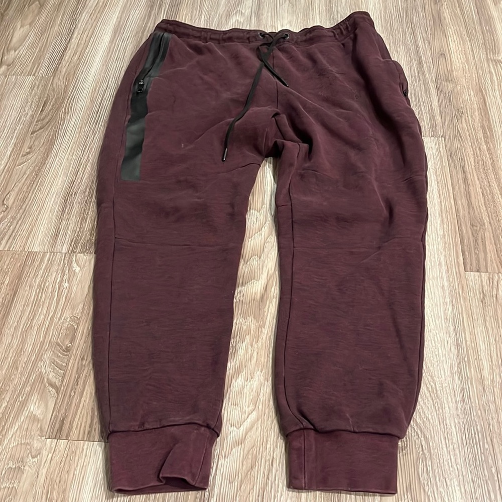 American eagle maroon joggers - Large